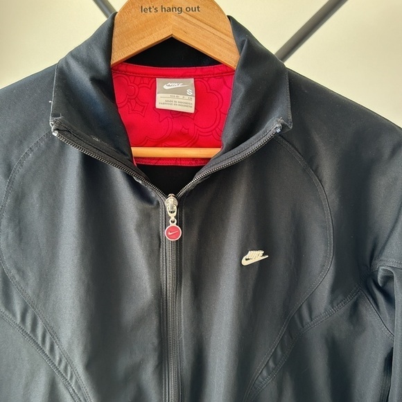 NIKE Classic Bomber Jacket | Black/Pink | Small | Waist Height - Picture 3 of 13